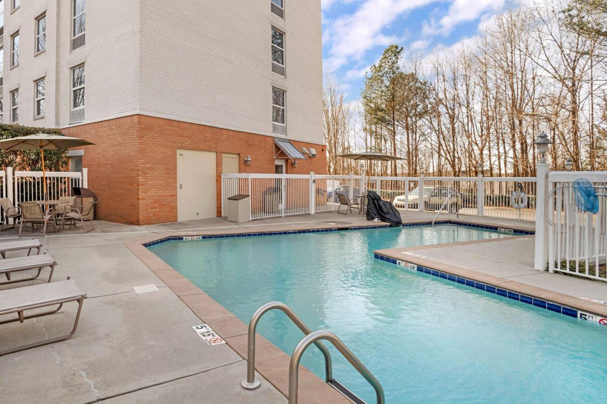 Comfort Suites Near Birkdale Village- Huntersville Exteriör bild